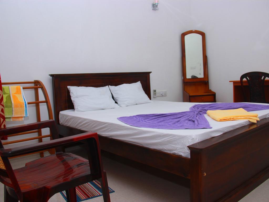 Heaven Star Rest Bed & Breakfast Mirissa Room photo
