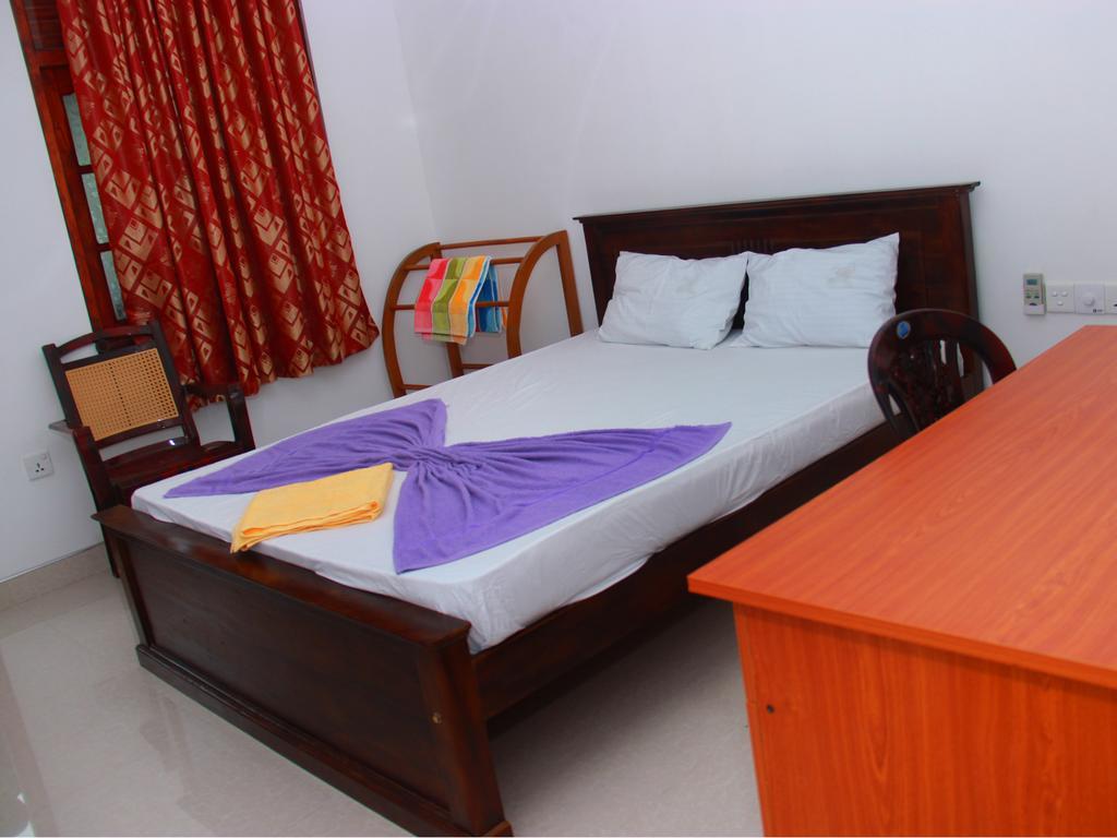 Heaven Star Rest Bed & Breakfast Mirissa Room photo
