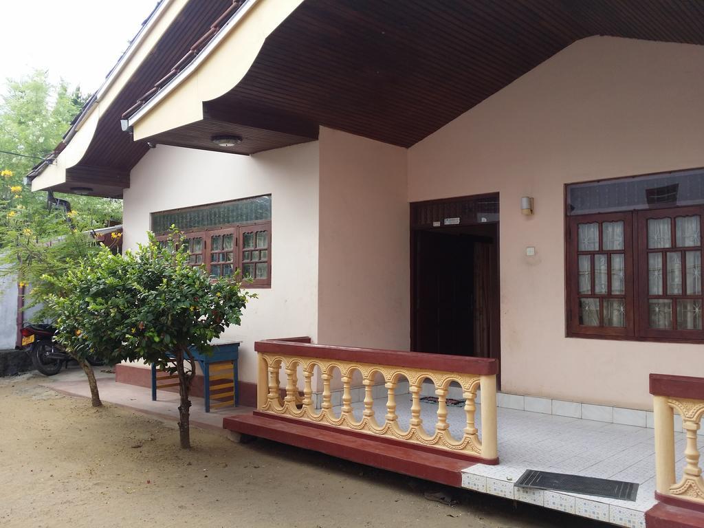 Heaven Star Rest Bed & Breakfast Mirissa Exterior photo